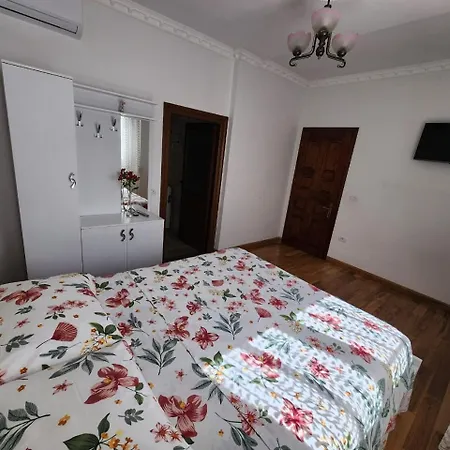 Private On A Shared Near Alloggio in famiglia Durrës