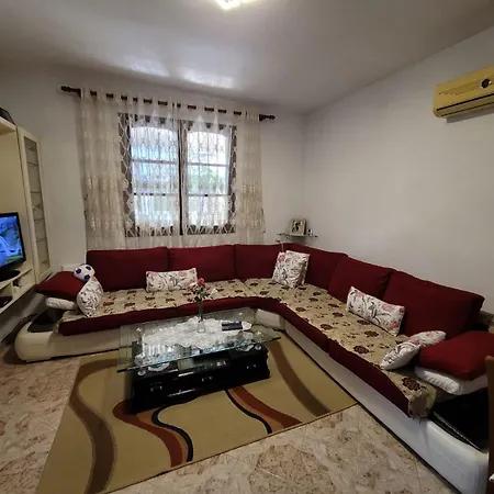 Private On A Shared Near בית אירוח