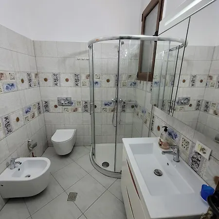 Mira'S Room Дуррес