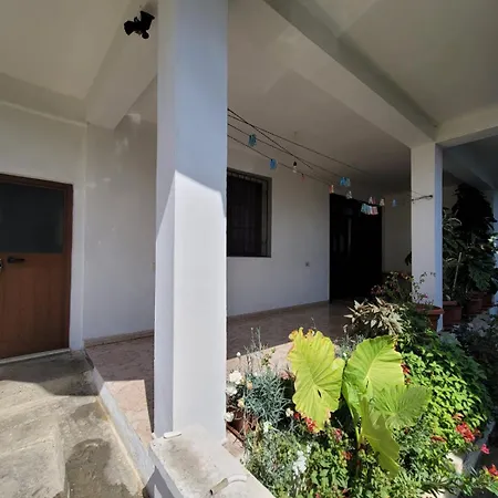 בית אירוח Private On A Shared Near *