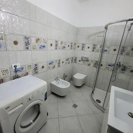 Private On A Shared Near 民宿 Durrës