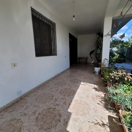 Private On A Shared Near منزل للإقامة