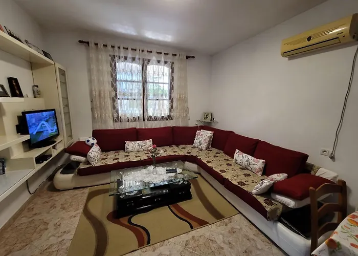 Private On A Shared Near Kwatera prywatna