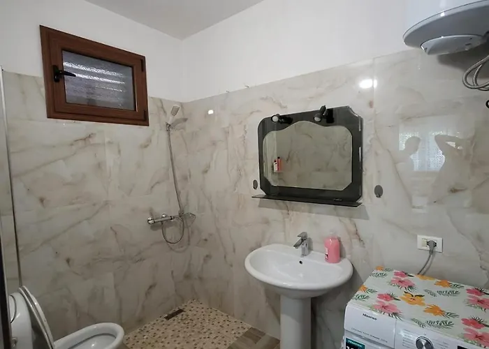 Private On A Shared Near Kwatera prywatna