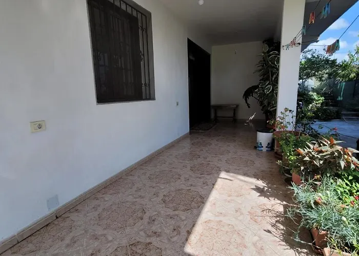 Private On A Shared Near Kwatera prywatna