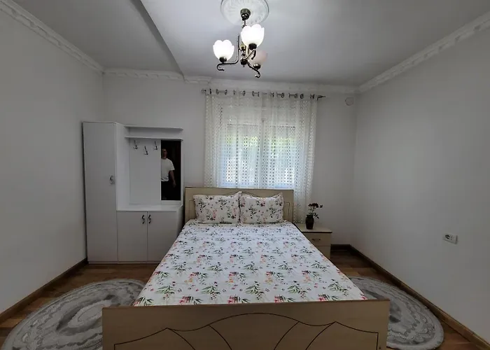 Private On A Shared Near Kwatera prywatna