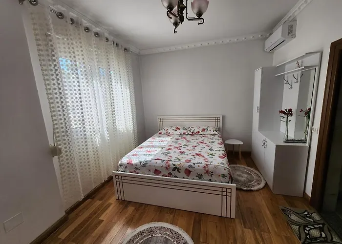 Private On A Shared Near Kwatera prywatna *