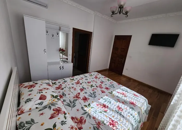Private On A Shared Near 民宿 Durrës